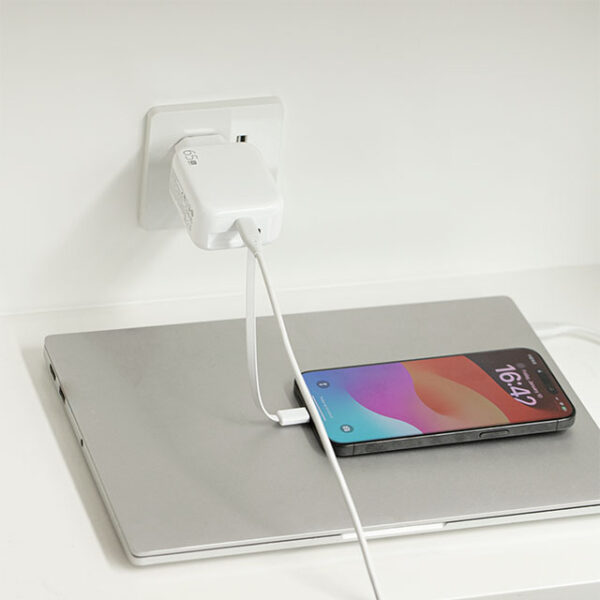 65W Wall Charger with Retractable Cable - Image 6